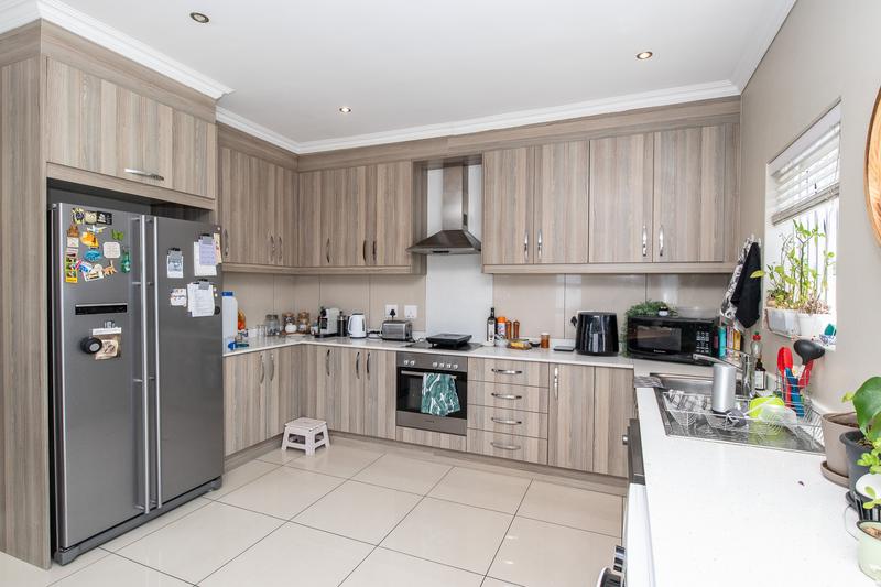 3 Bedroom Property for Sale in Heathfield Western Cape